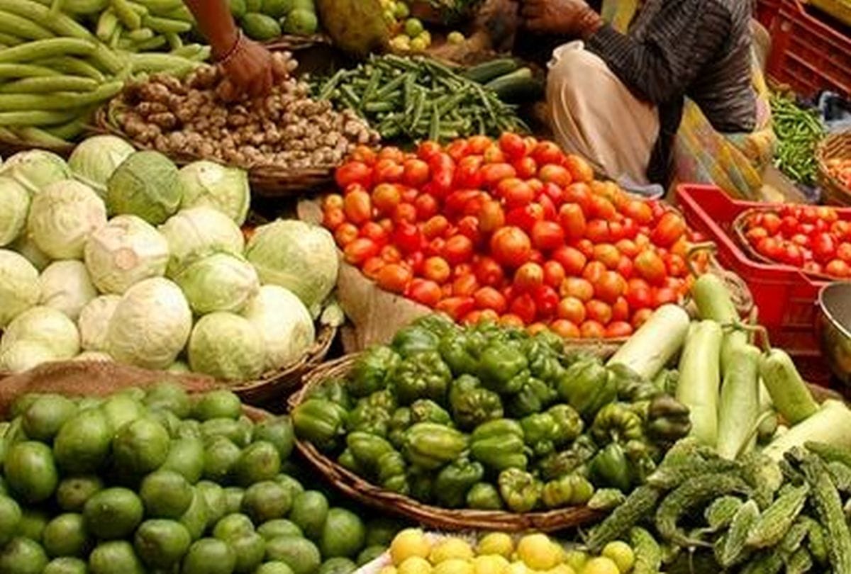Tomato price at Rs 80 per kg in the vegetable market of Agra