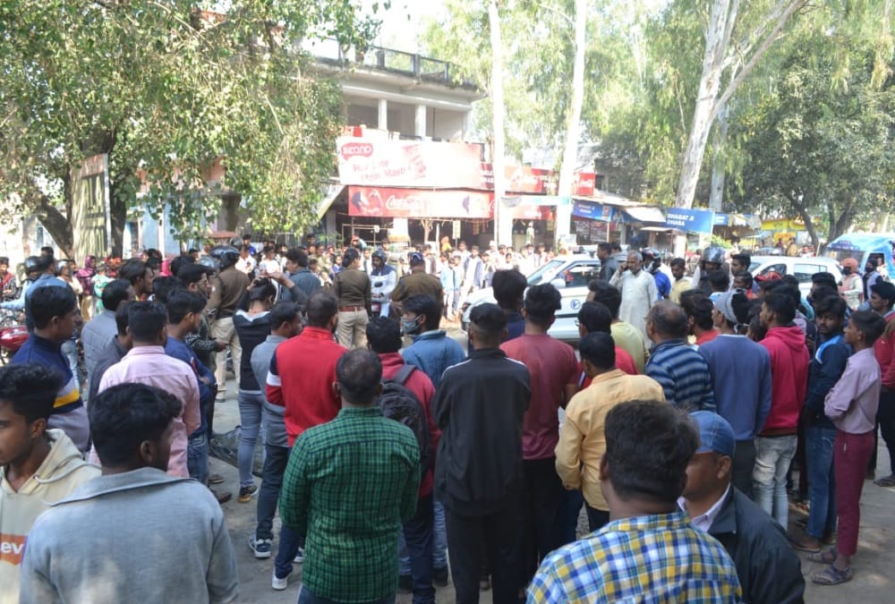 Uttarakhand News: Villagers Ruckus after Bus and Bike Collision in roorkee and Woman dead on Spot Photos