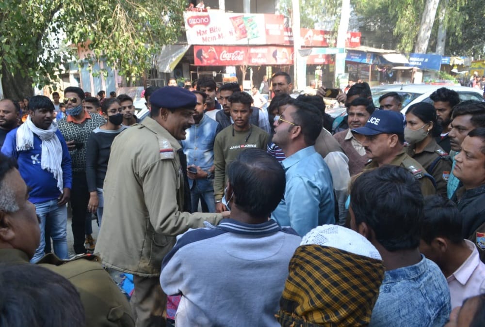 Uttarakhand News: Villagers Ruckus after Bus and Bike Collision in roorkee and Woman dead on Spot Photos