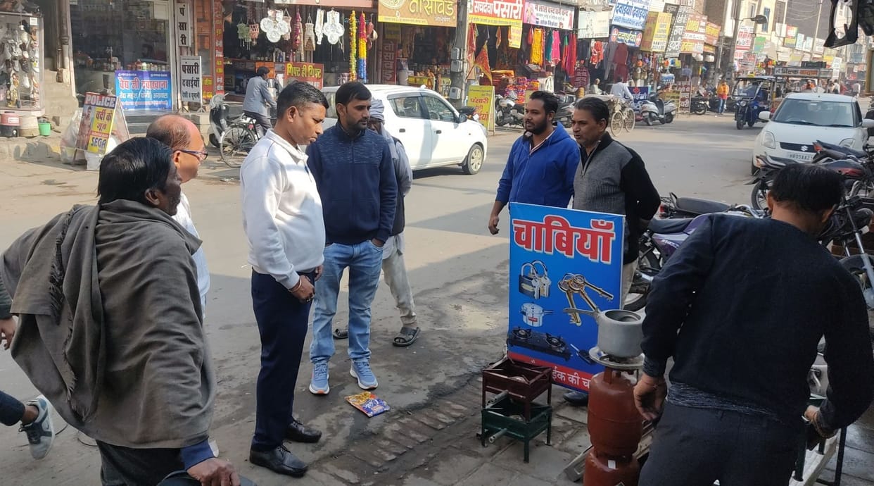 The team went to remove the encroachment, returned after deducting the challans of five shopkeepers
