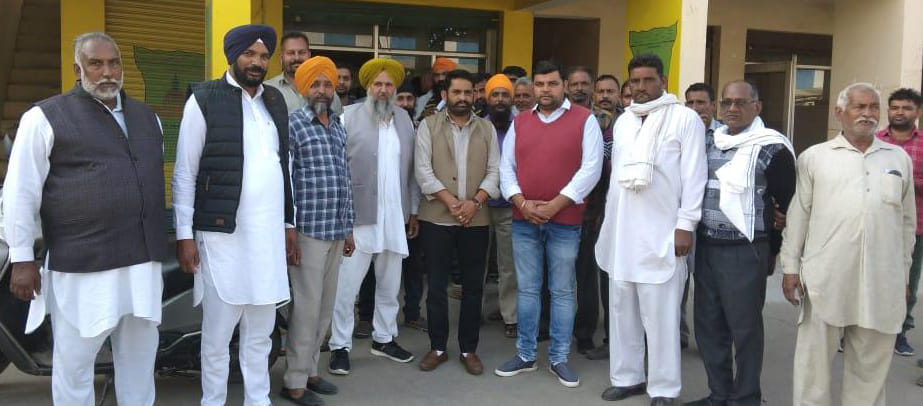 Farmers stood in line for two hours, did not get urea fertilizer