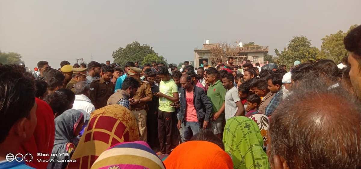 Old man jumped in air after being hit by car while crossing NH-31 died villagers blocked highway in Varanasi