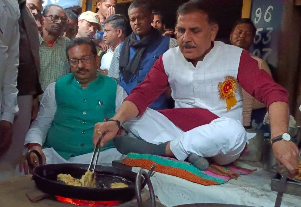 After the MLA, now the MP also made Jalebi, said I am also a Jalebi