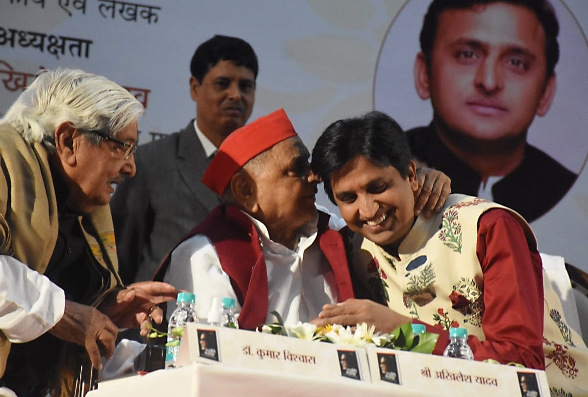 Mulayam Singh Yadav offers Kumar Vishwas to join Samajwadi party.