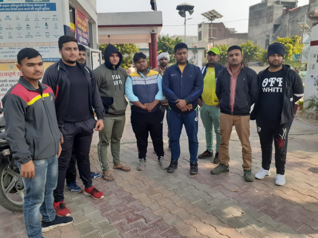 Robbery in moving bus with state level female weightlifter