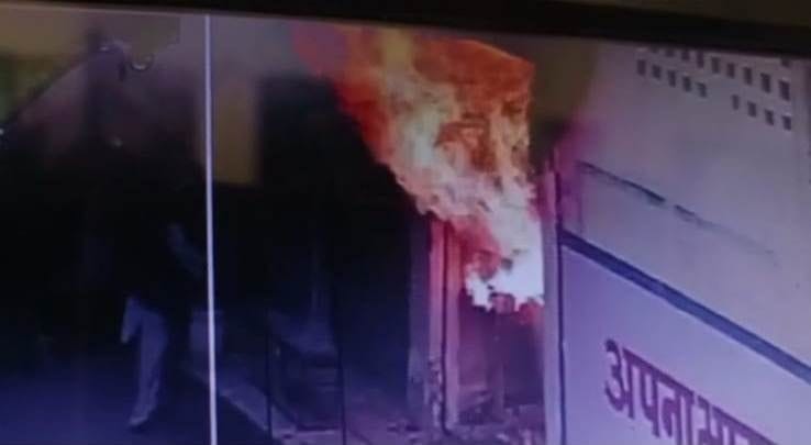 Hathras: Fire in tailoring shop due to short-circuit, goods worth lakhs ashes