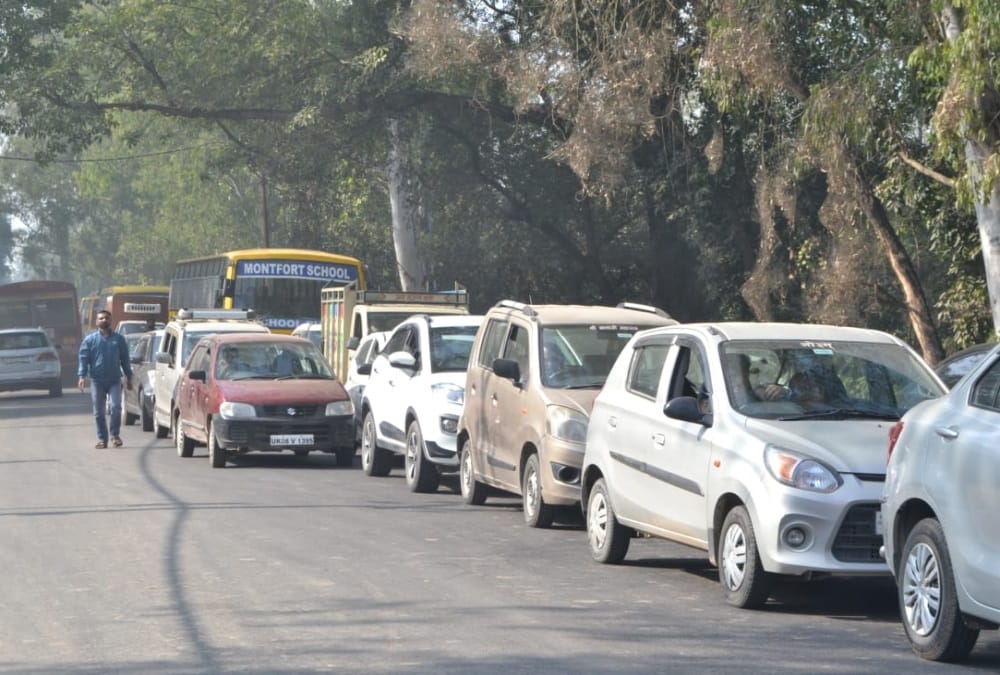 Uttarakhand News: Villagers Ruckus after Bus and Bike Collision in roorkee and Woman dead on Spot Photos