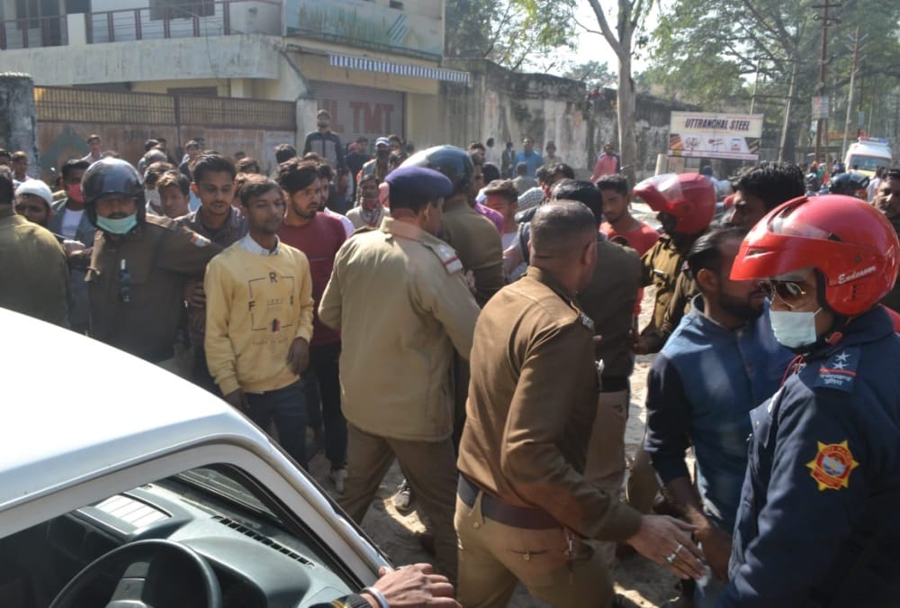 Uttarakhand News: Villagers Ruckus after Bus and Bike Collision in roorkee and Woman dead on Spot Photos