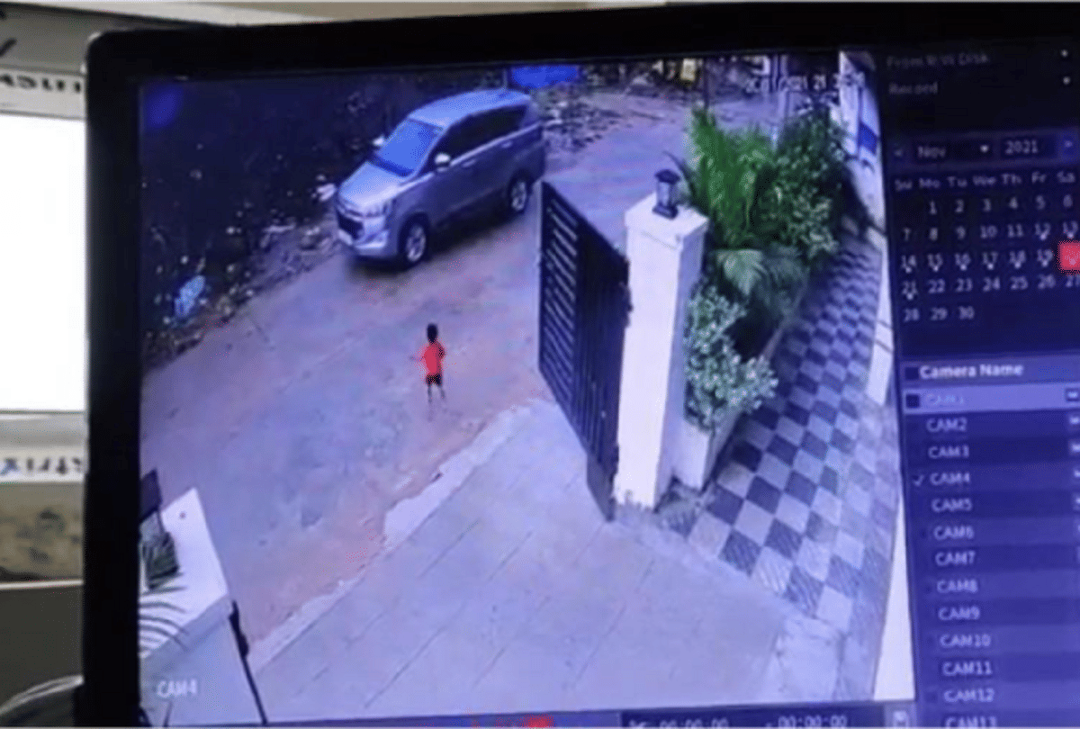 Hyderabad news: A father accidentally crushed his child by car, doctors declared him dead 