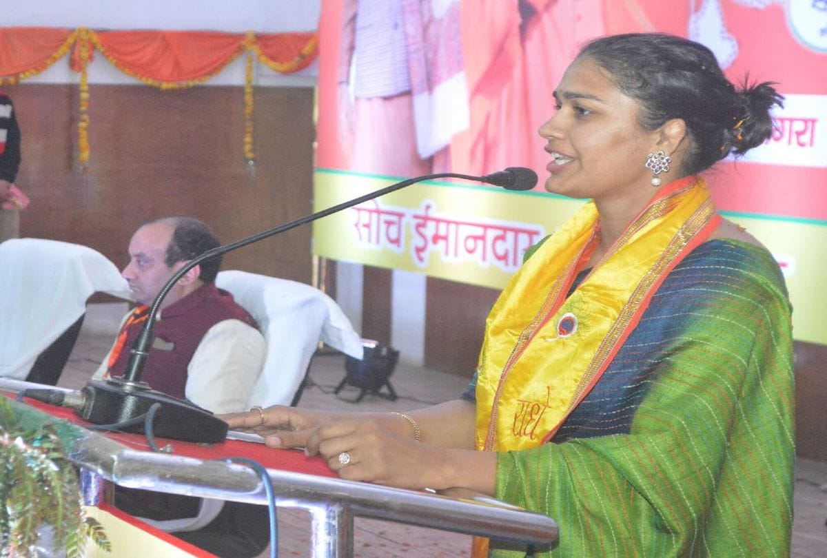 Saharanpur: BJP leader and wrestler Babita Phogat said Farmer with BJP Yogi gave happiness