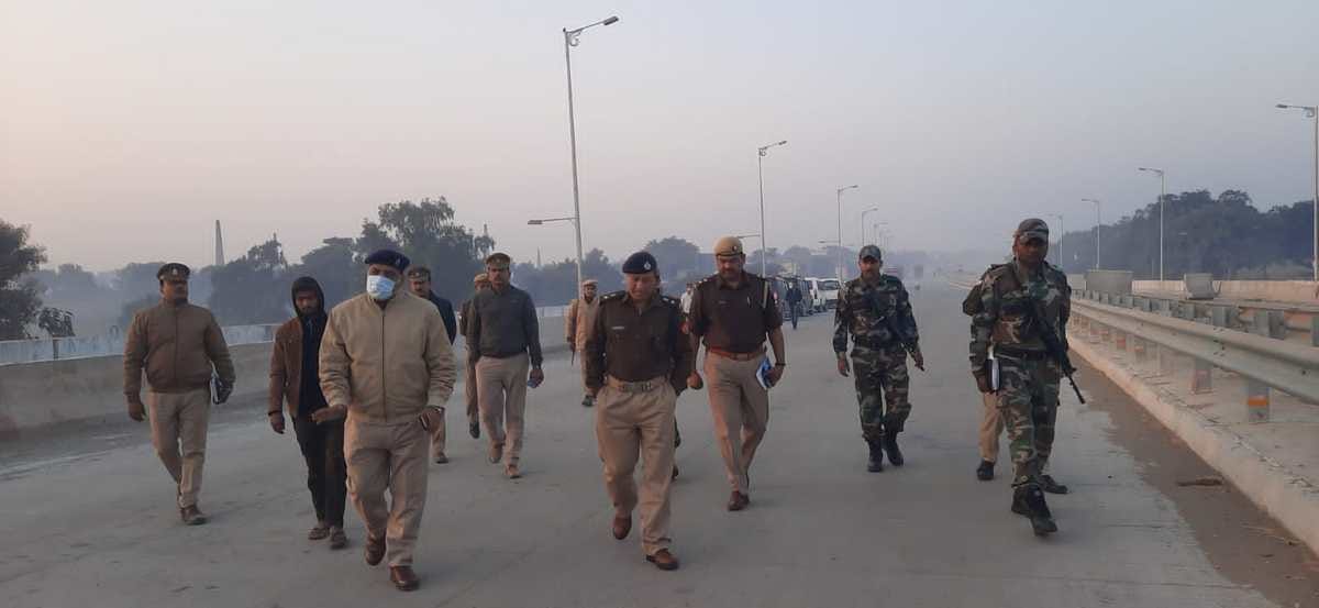 car rider miscreants shot Truck driver referred trauma center in mirzapur