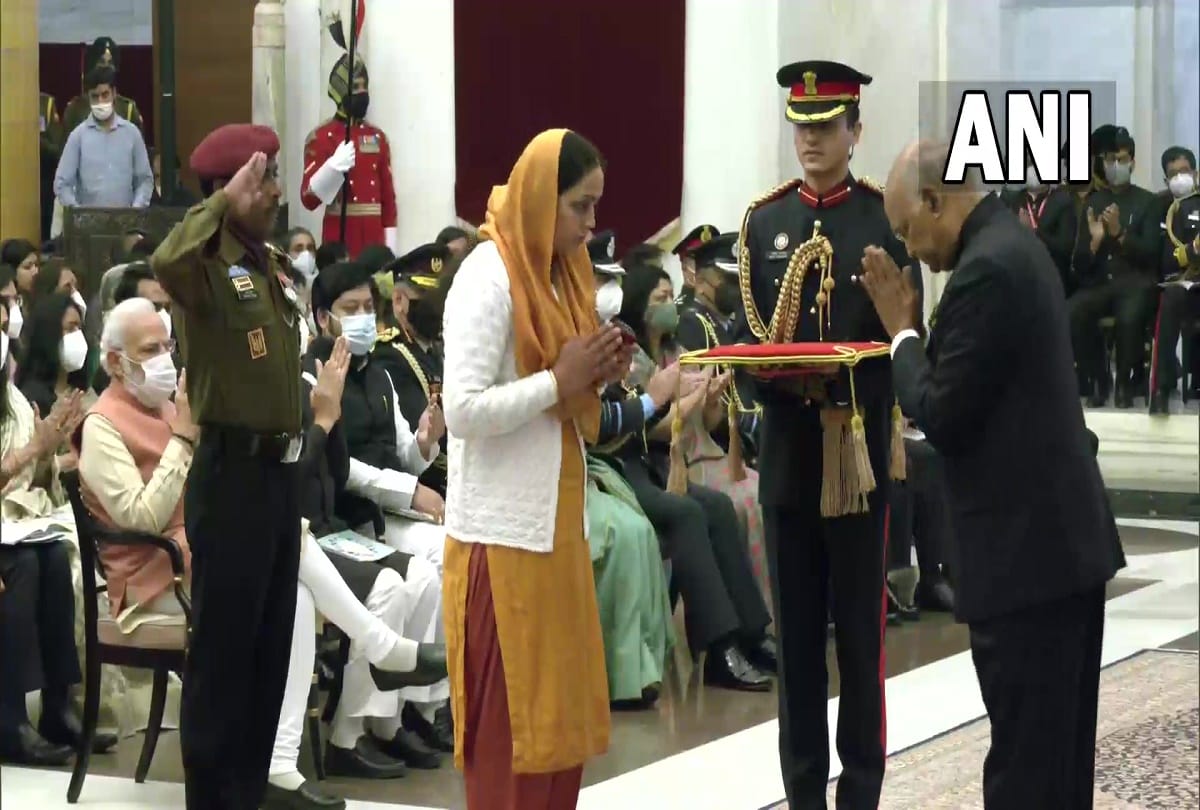 Gallantry Awards 2021 at Defence Investiture Ceremony Col Santosh Babu accorded Mahavir Chakra posthumously for resisting Chinese Army 