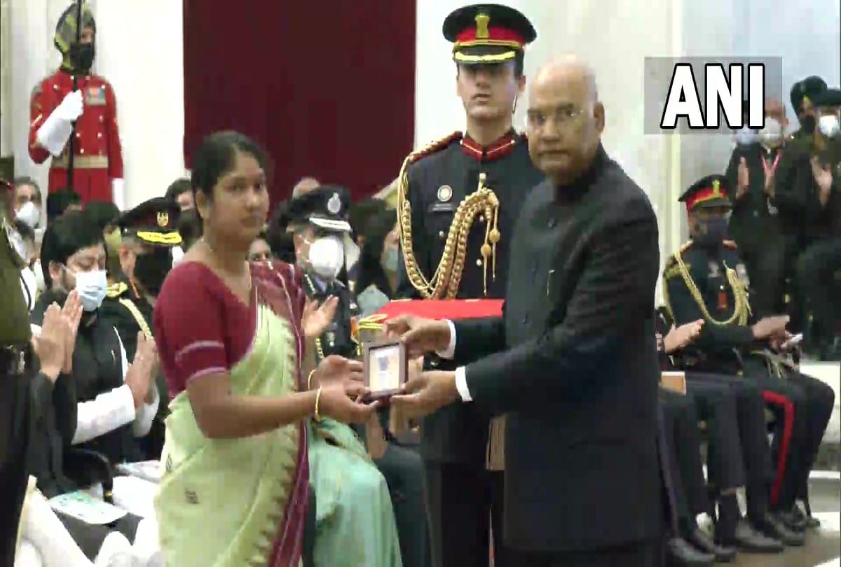 Gallantry Awards 2021 at Defence Investiture Ceremony Col Santosh Babu accorded Mahavir Chakra posthumously for resisting Chinese Army 