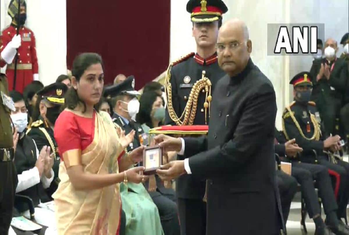 Gallantry Awards 2021 at Defence Investiture Ceremony Col Santosh Babu accorded Mahavir Chakra posthumously for resisting Chinese Army 