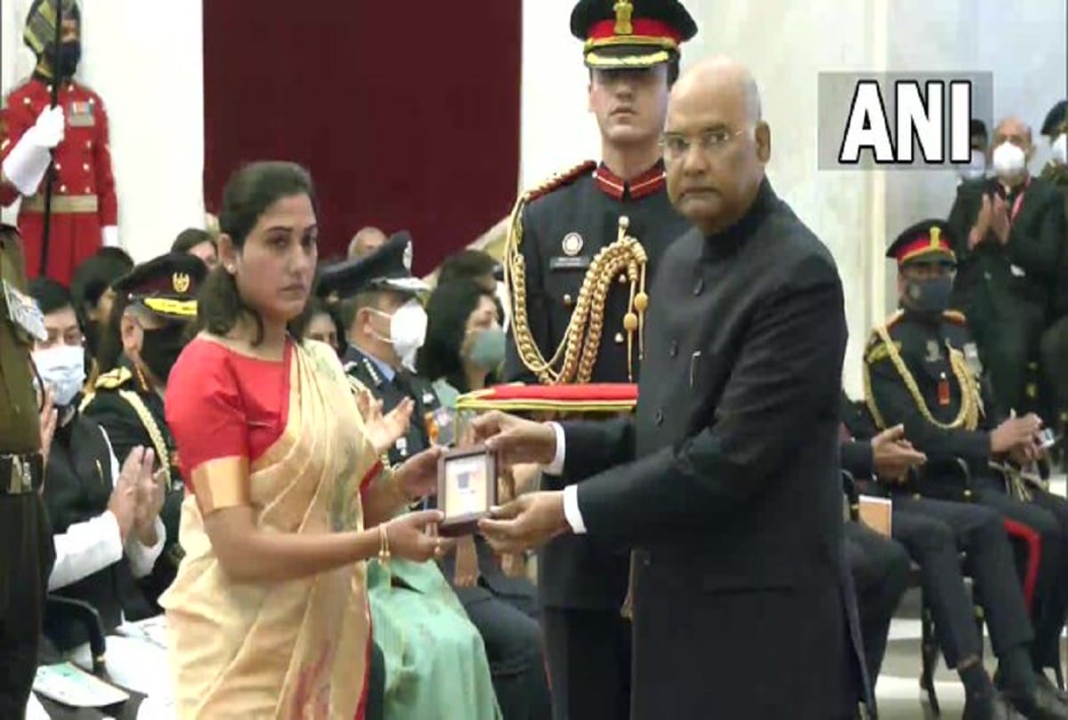Gallantry Awards 2021 at Defence Investiture Ceremony Col Santosh Babu accorded Mahavir Chakra posthumously for resisting Chinese Army 