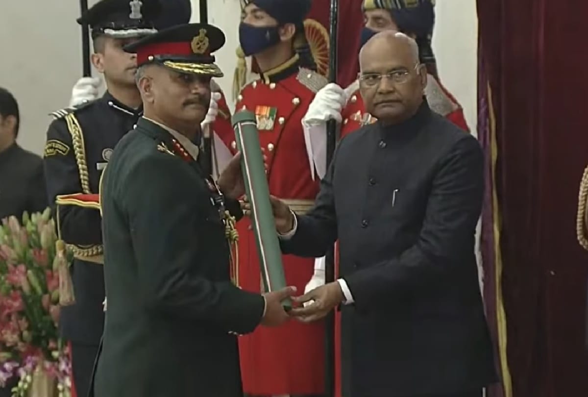 Lt Gen Devendra Pandey honored by President of India