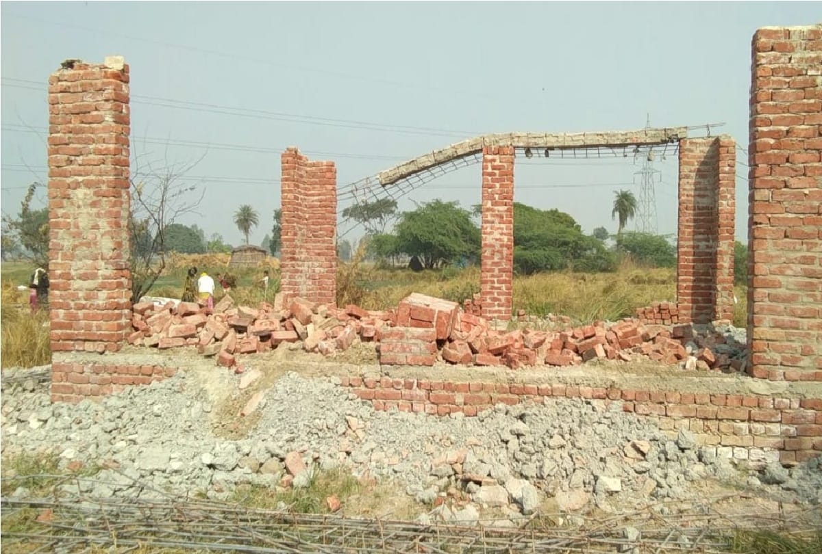 Ghaziabad news due to substandard material shed collapsed even before it was built.