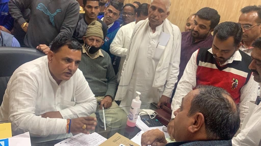 Uproar in DMC office of Municipal Corporation
