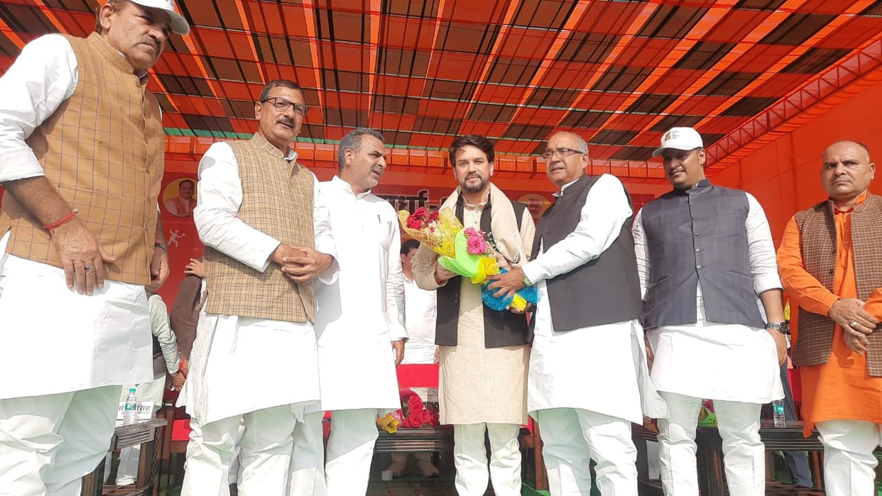 Thakur overwhelmed by the shower of flowers, the grand welcome