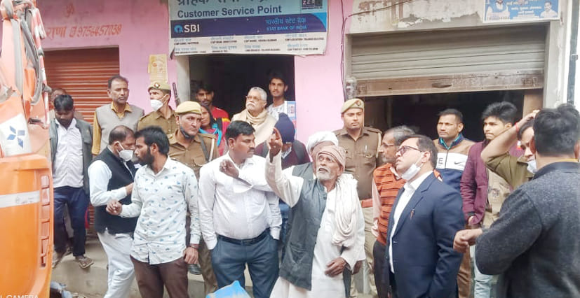 Uproar of traders to get compensation for broken shops in Talheri