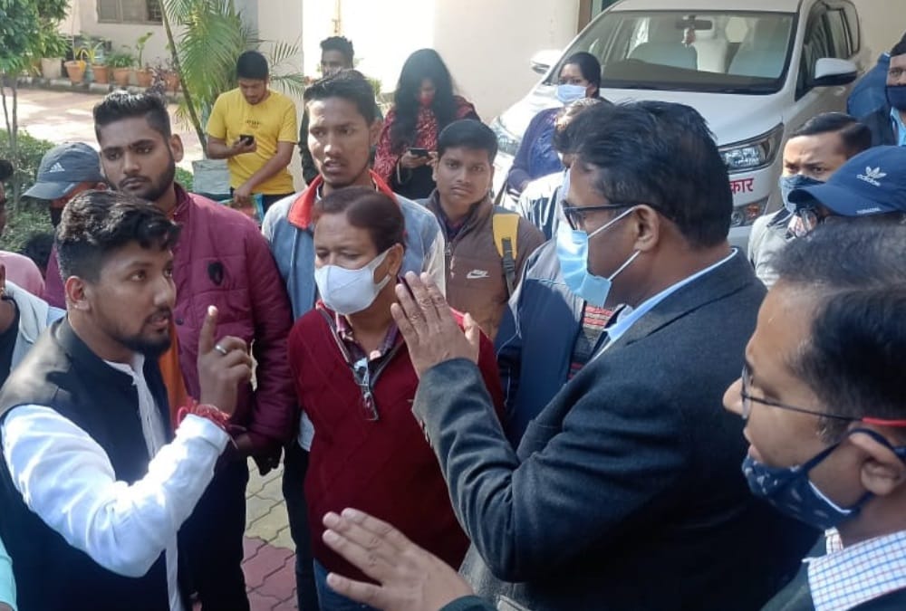 HNB Garhwal University Students Protest against Convocation before result declared photos