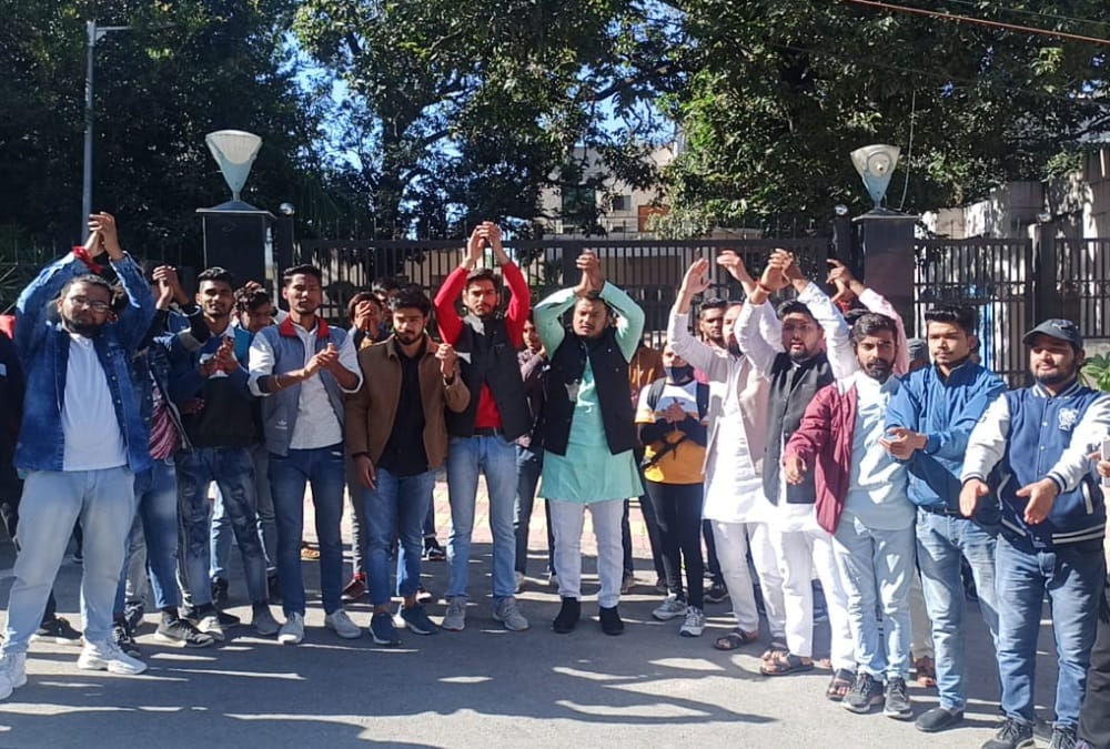 HNB Garhwal University Students Protest against Convocation before result declared photos