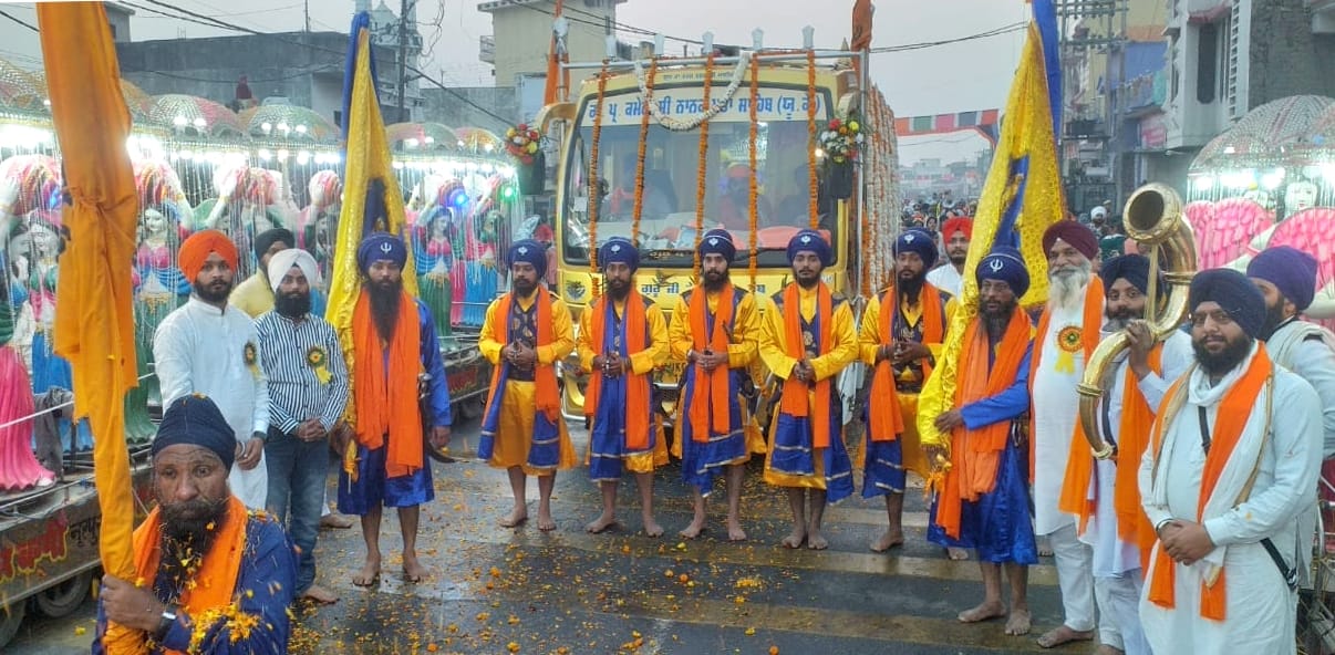 Made the sangat happy by doing shabad-kirtan