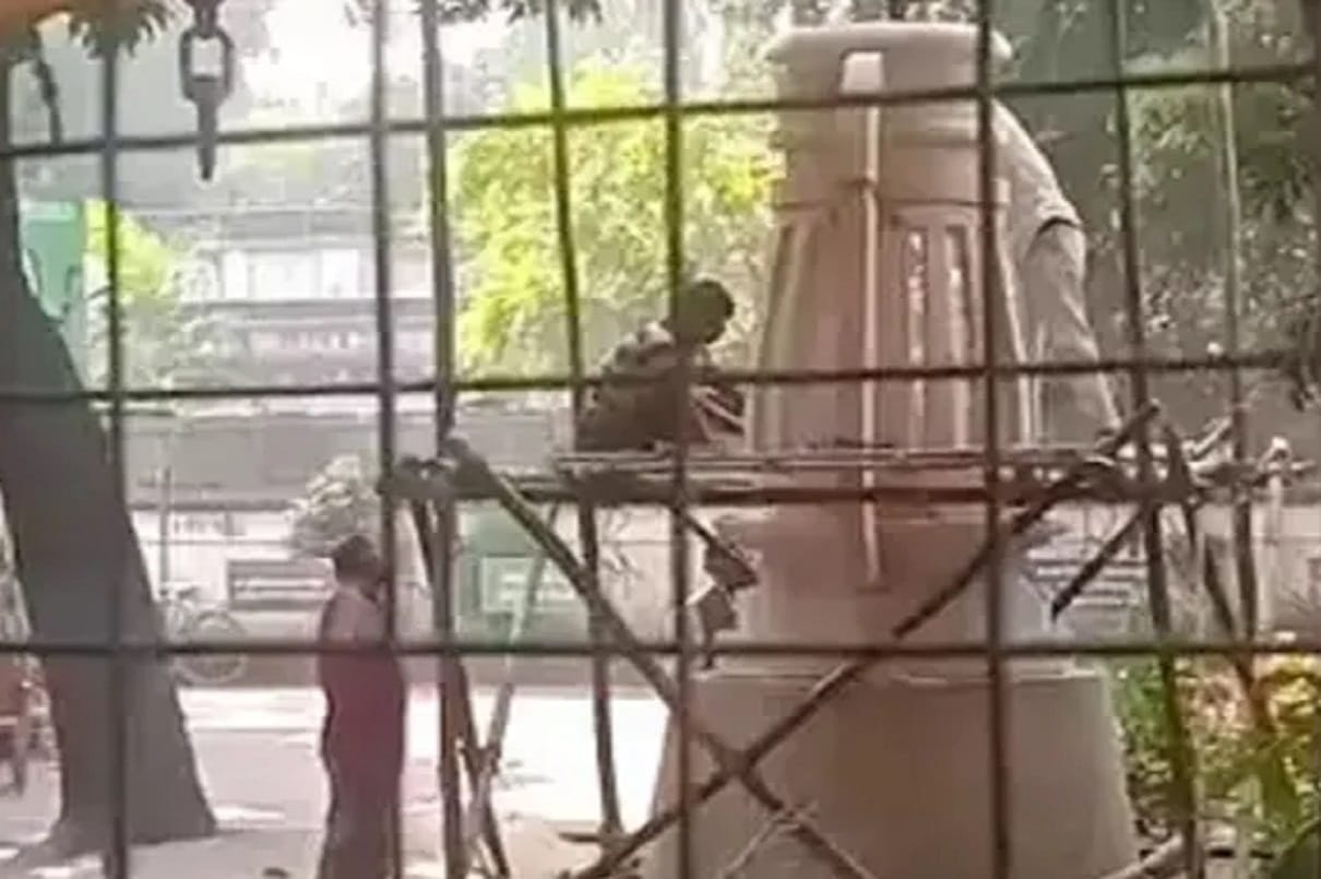 Lantern weighing 6 tonnes to be unveiled by Lalu Yadav at RJD office in Patna
