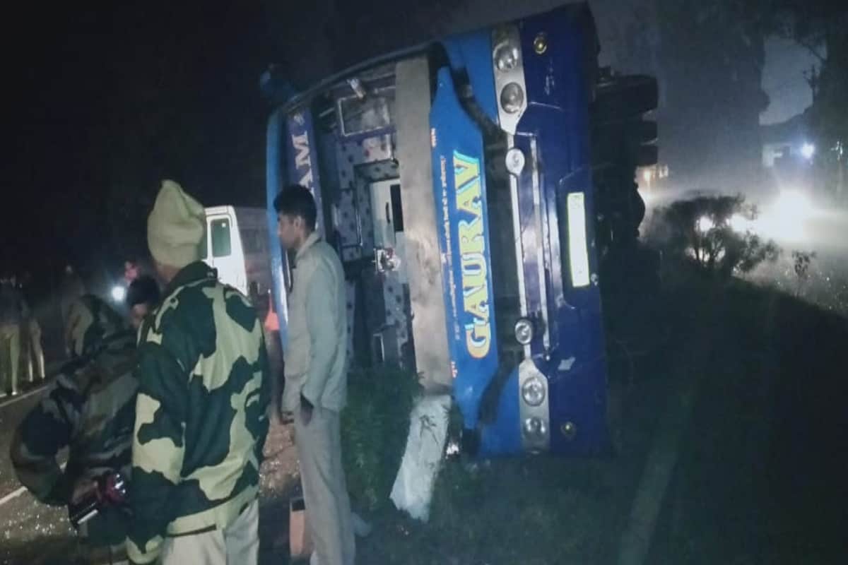 UP News: Bus accident on highway and 14 passenger injured in Muzaffarnagar