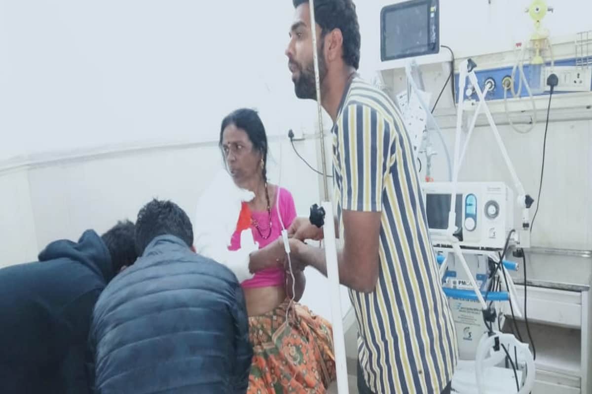 UP News: Bus accident on highway and 14 passenger injured in Muzaffarnagar