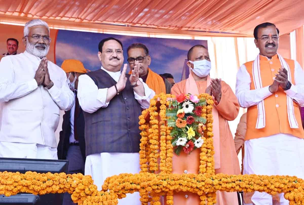JP Nadda and CM Yogi attacked SP, said BJP is engaged in development of all, Akhilesh is with his family
