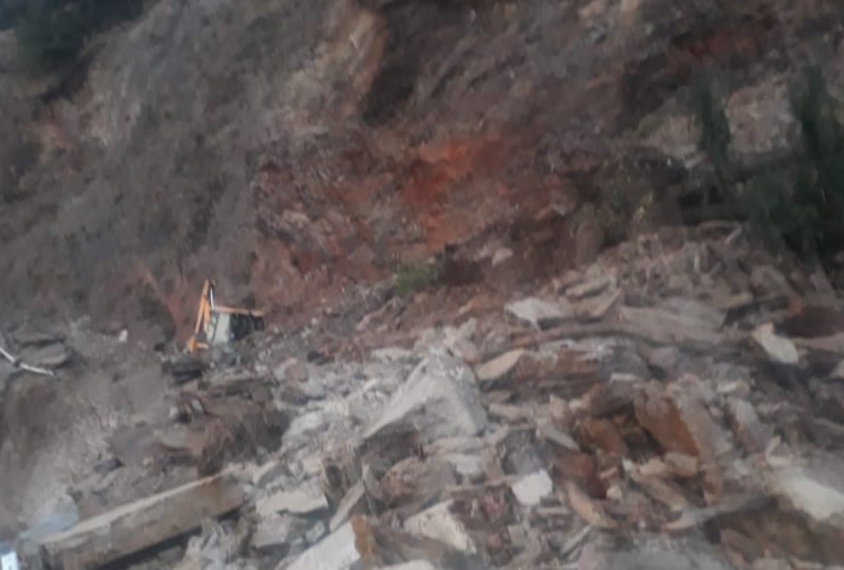 Shimla news: landslide blocks National highway-5 traffic diverted on mashobra sunni road