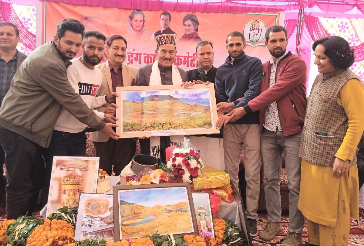 congress leader kaul singh thakur celebrated 76th birthday