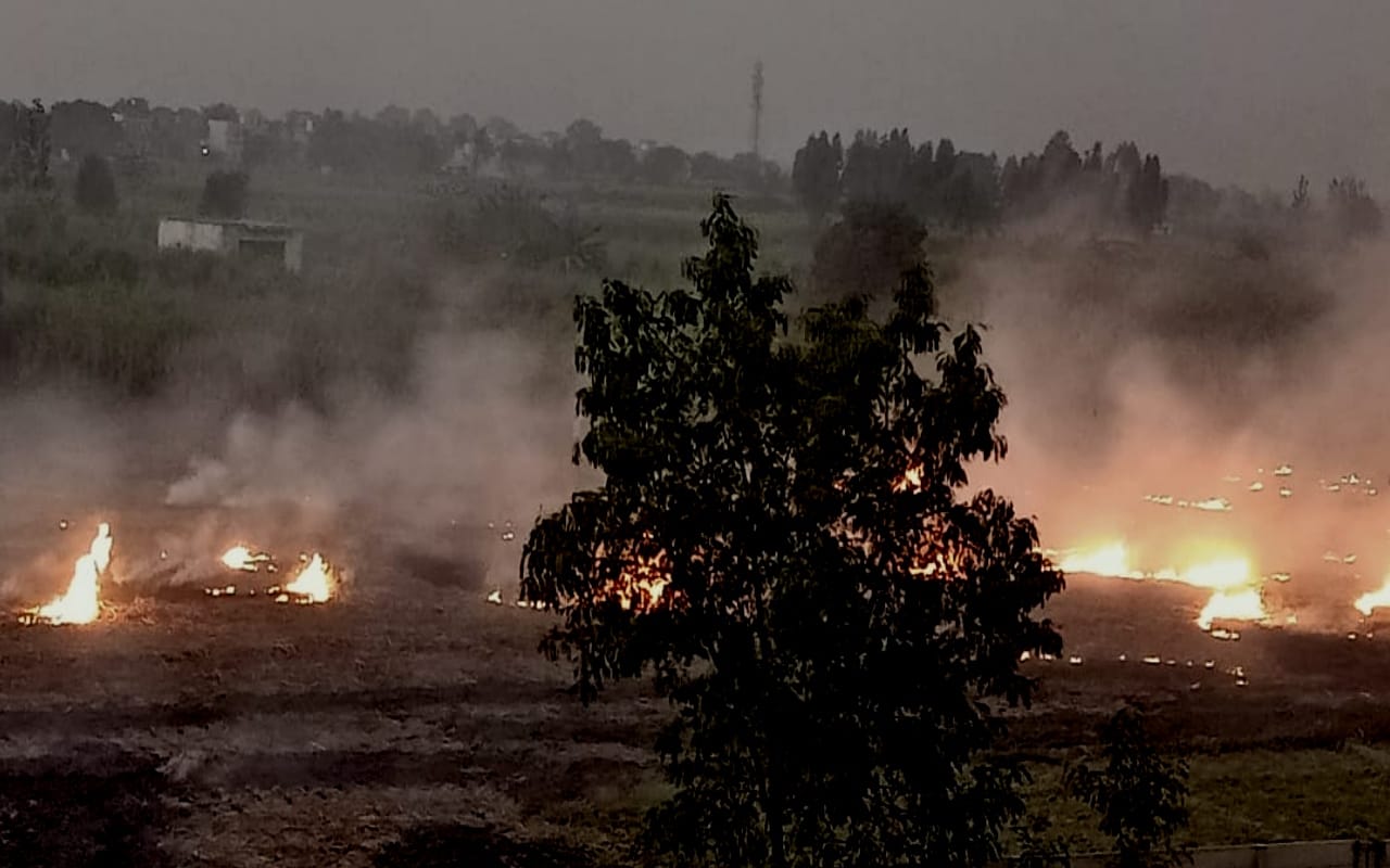 Meerut pollution air quality commission closed 42 industries it is increasing due to smoke, stubble and garbag