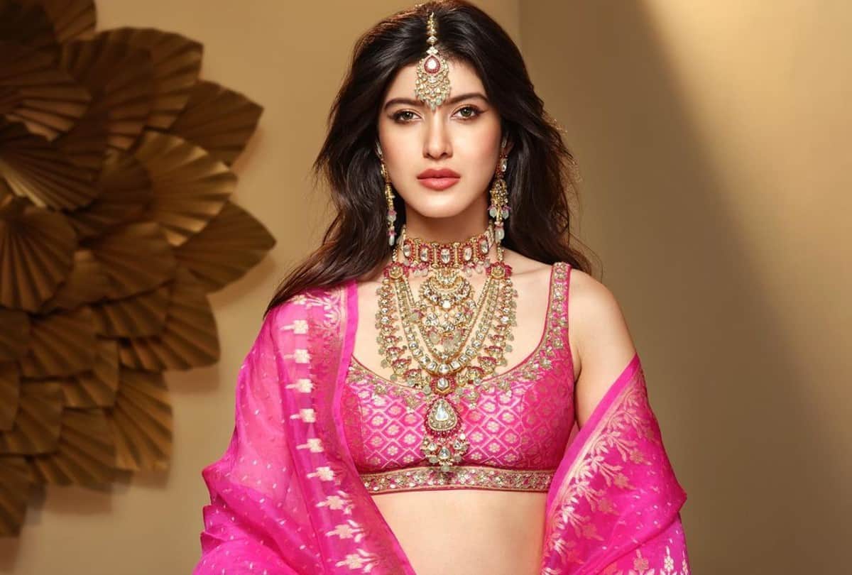 Shanaya kapoor Fashion Tips To Pair Ethnic Jewellery with Indian Outfits and Western Dresses