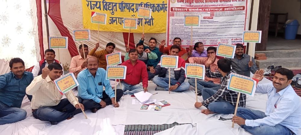 Technical electricians sitting on two-day fast