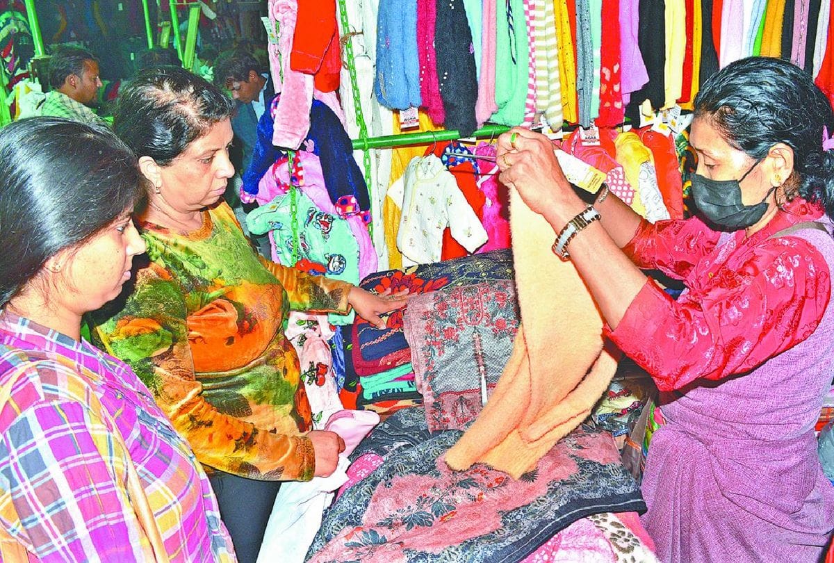 Tibetan market starts at Agra Ramlila Ground