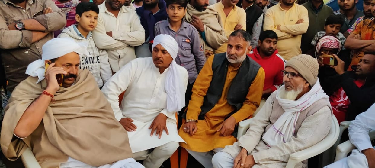 Naresh Tikait arrived to hear the land dispute of Umarpur