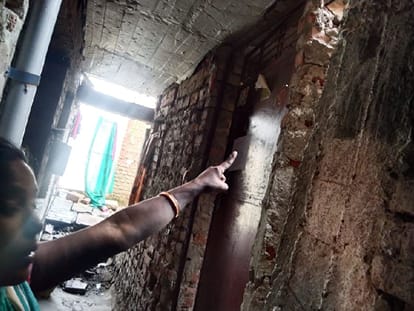 In Varanasi, the walls and ceiling of the rooms of the houses on the banks of the Ganges were torn people closed the STP