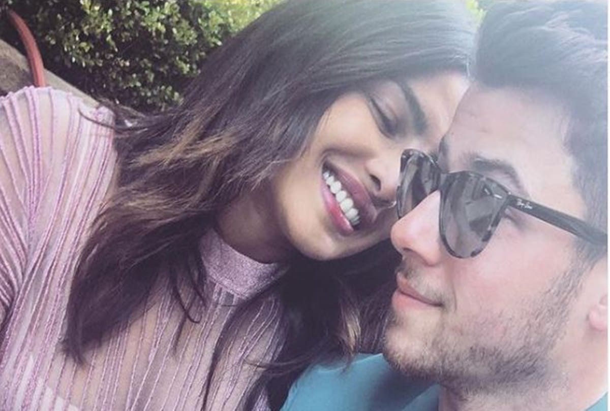 Priyanka Chopra and Nick Jonas were seen walking in a romantic style on the beach मदज these pictures viral