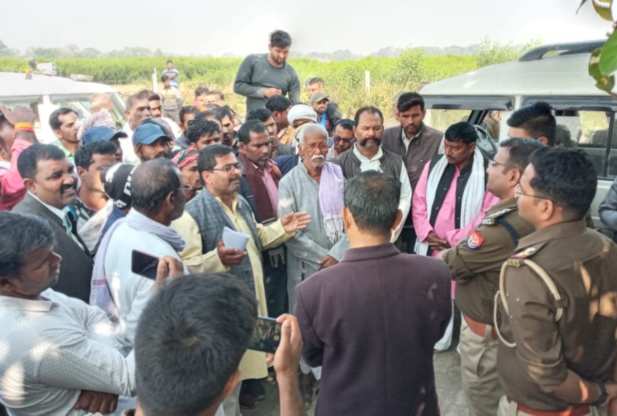 Deoria double murder: Refuses to cremate dead body demanding job compensation