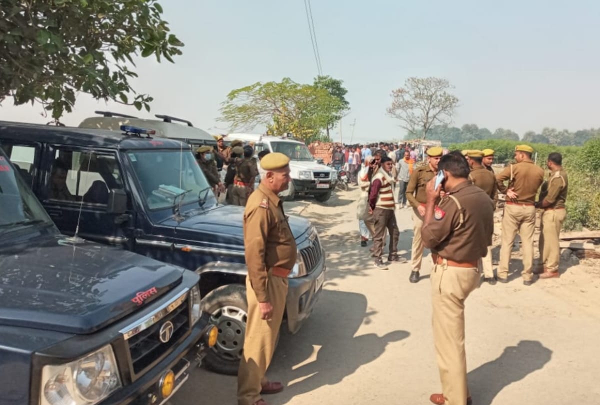 Deoria double murder: Refuses to cremate dead body demanding job compensation