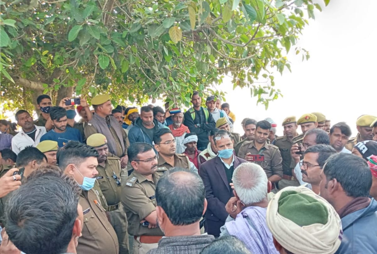 Deoria double murder: Refuses to cremate dead body demanding job compensation