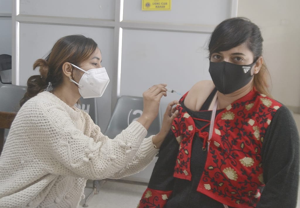 11220 people in sirmaur district  benefitted with corona  vaccination  second dose on wednesday