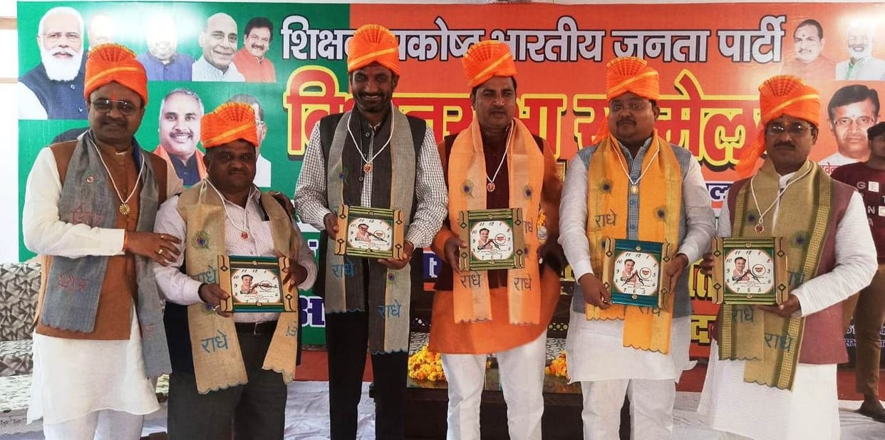 Hathras: Central, state governments working for the upgradation of teachers