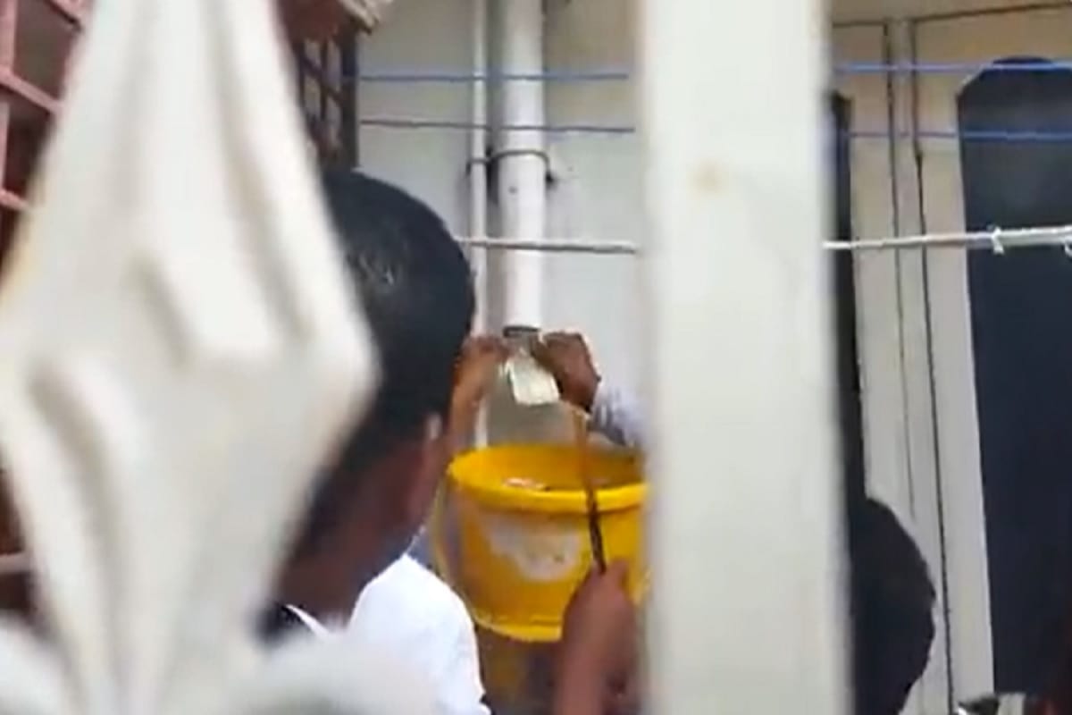 Watch video: Karnataka ACB recovers approximately Rs 54 lakhs during a raid at the residence of a PWD junior engineer in Kalaburagi