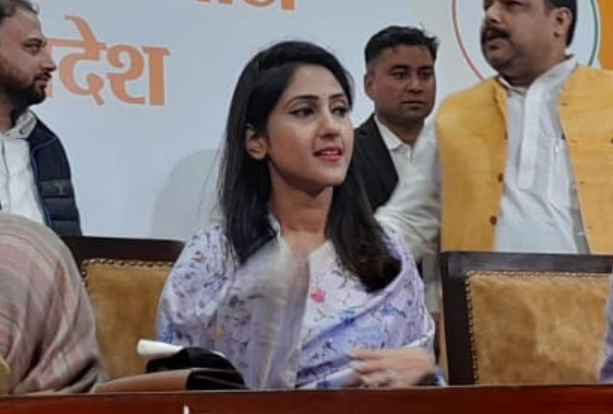 Posters of Aditi Singh put on walls in raebareli.