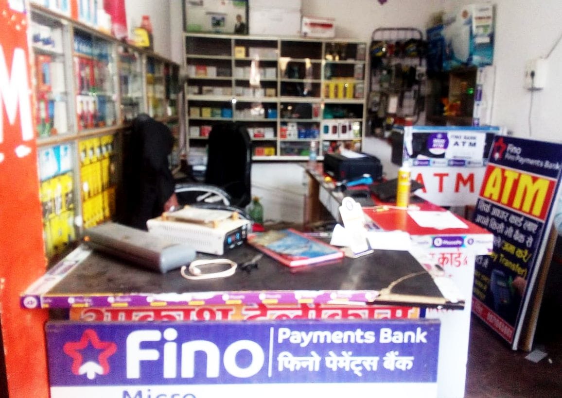 fathepur news,Dent in medical store, lock of customer service center broken