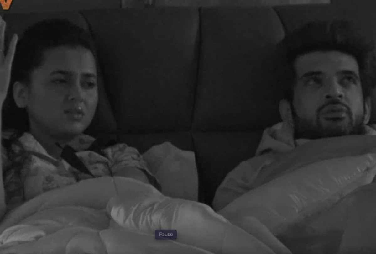 bigg boss 15 karan kundrra gets trolled for his possessive behavior towards tejasswi prakash people called him cheap kabir singh