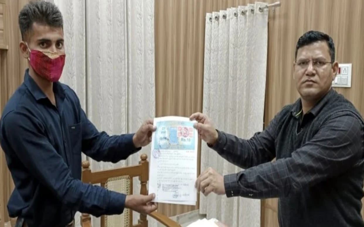 I declare with an oath that I will not take dowry, saying this, Bijnor youth are going out to look for government jobs after this oath
